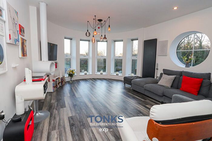 2 Bedroom Flat For Sale In Baggeridge House, Roadstone Drive, Dudley, West Midlands, DY3