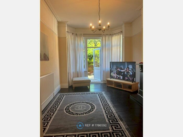 2 Bedroom Flat To Rent In Mulgrave Road, Belmont, Sutton, SM2