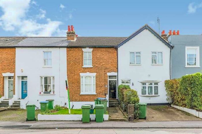 Flat To Rent In Claremont Terrace Portsmouth Road, Thames Ditton, KT7