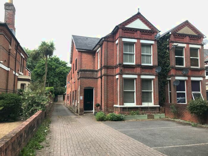 2 Bedroom Flat To Rent In Cavendish Grove, Central, SO17