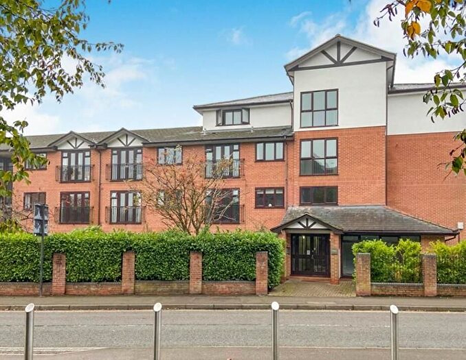 1 Bedroom Flat For Sale In Imperial Court, Henley, RG9