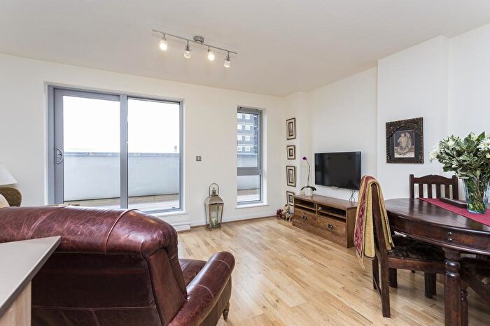 1 Bedroom Apartment To Rent In Blenheim Apartments, Cable Street, E1