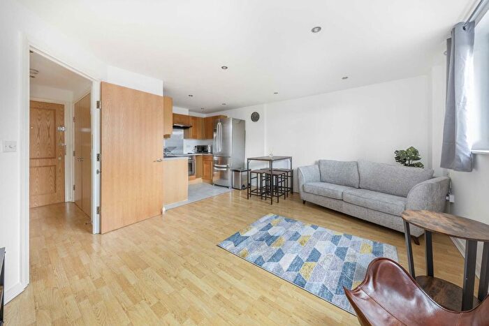 2 Bedroom Flat To Rent In Smugglers Way, London, SW18