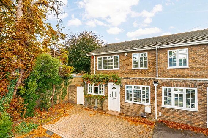 4 Bedroom Terraced House For Sale In Dresden Way, Weybridge, KT13