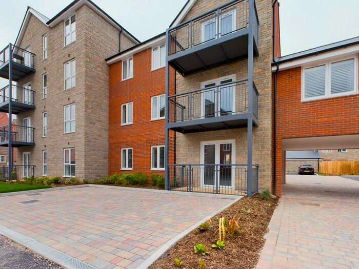 2 Bedroom Ground Flat To Rent In Harebell Road, Bristol, BS16