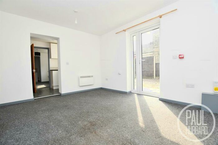 1 Bedroom Apartment To Rent In Beresford Road, Lowestoft, Suffolk, NR32