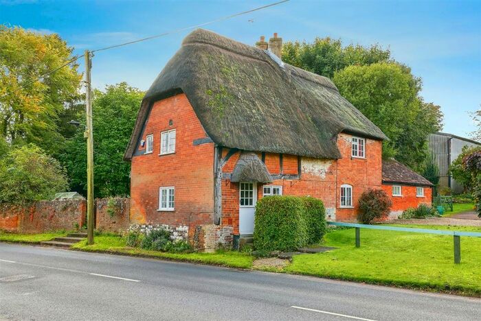 3 Bedroom Property For Sale In High Street, Tilshead, Salisbury, SP3