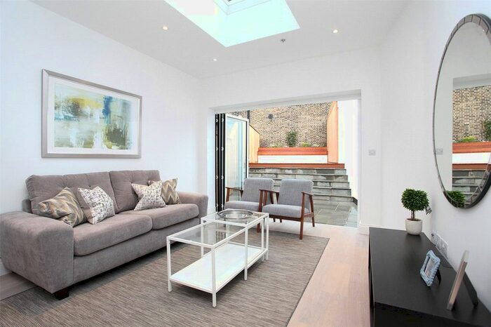 2 Bedroom Flat To Rent In Old Town, Clapham, London, SW4