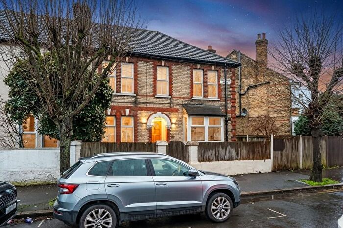 2 Bedroom Flat For Sale In Westbury Road, Croydon, CR0