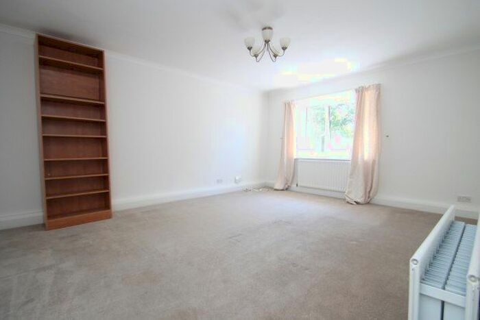 2 Bedroom Flat To Rent In Foxgrove Road, Beckenham, BR3