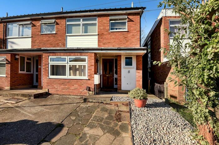 5 Bedroom Terraced House To Rent In Greenways, Englefield Green, Egham, TW20