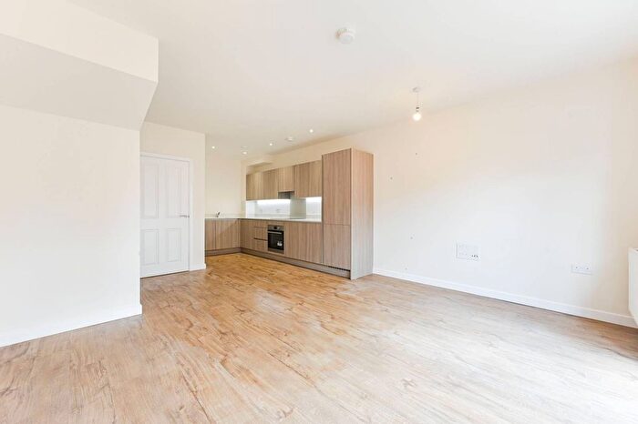 4 Bedroom End Of Terrace House To Rent In Springfield Place, Tooting Bec, London, SW17