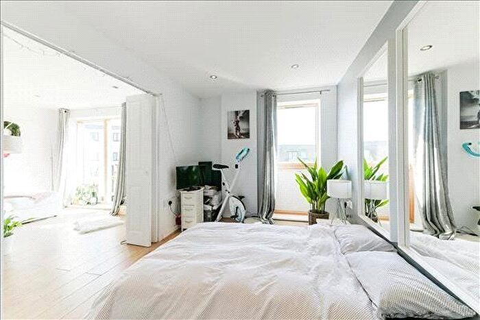2 Bedroom Flat For Sale In Cork House, London, SW19