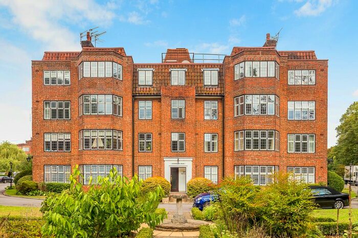 3 Bedroom Property To Rent In Highlands Heath, Putney, SW15