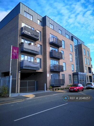 1 Bedroom Flat To Rent In Petersfield Avenue, Slough, SL2