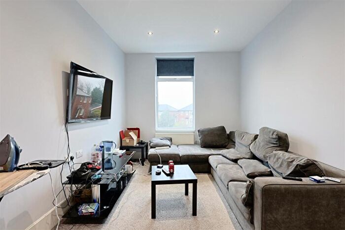 4 Bedroom Flat To Rent In Heaton Road, Newcastle Upon Tyne, NE6