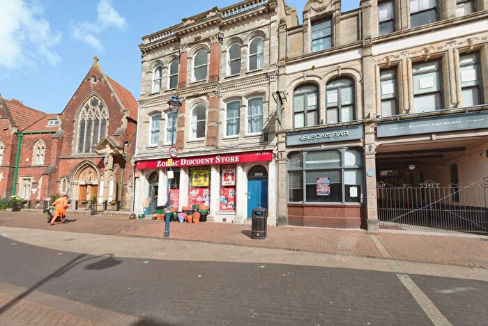 3 Bedroom Flat For Sale In High Street, Gosport, Hampshire, PO12