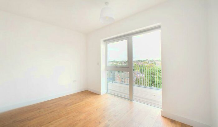 2 Bedroom Apartment To Rent In Bowes Road, London, N11