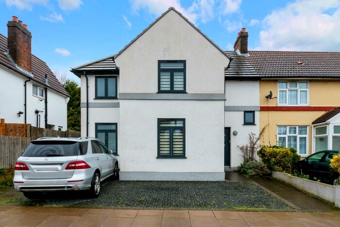 3 Bedroom House To Rent In Oakleigh Road North London, N20