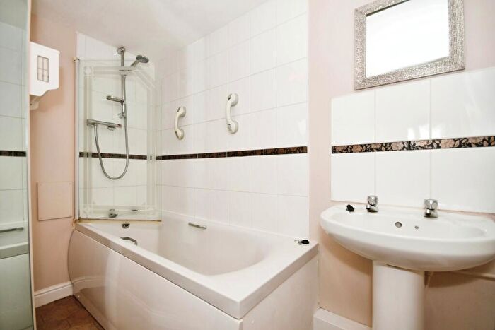 2 Bedroom Terraced House For Sale In Chatsworth Road, Chesterfield, Derbyshire, S40