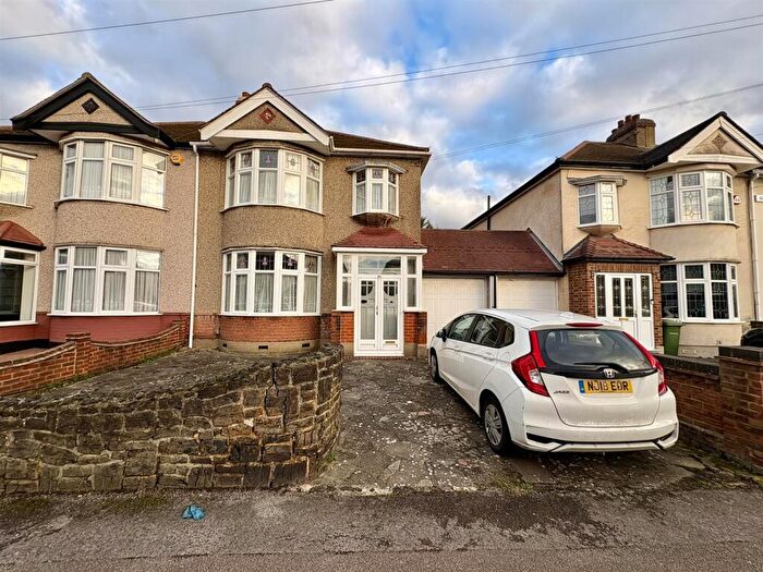 3 Bedroom Semi Detached House For Sale In Hyland Way, Hornchurch, RM11