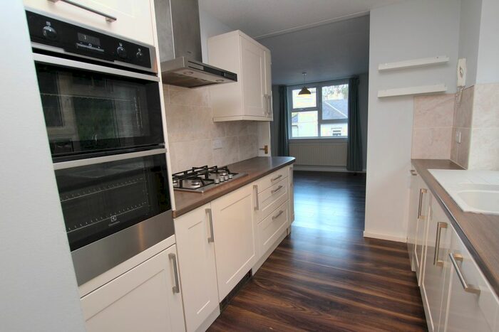 2 Bedroom Flat To Rent In Park Valley, The Park, Nottingham, NG7