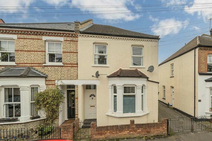 1 Bedroom Flat To Rent In Newry Road, St Margarets, Twickenham, TW1