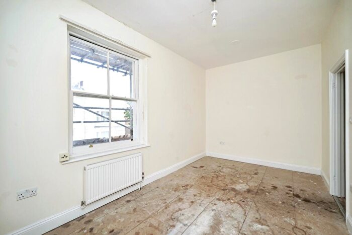1 Bedroom Flat For Sale In Second, York Road, Hove, East Sussex, BN3