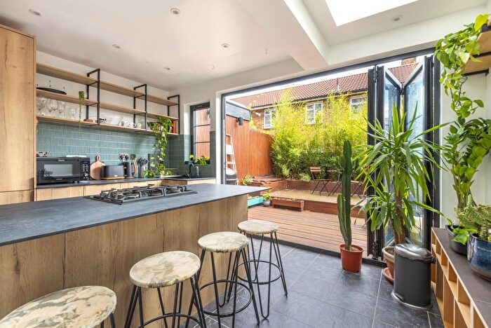 4 Bedroom Terraced House To Rent In Station Crescent, London ., N15