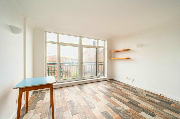 1 Bedroom Flat To Rent In Stoke Newington High Street, Stoke Newington, London, N16