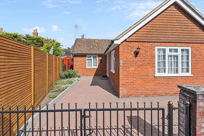 2 Bedroom Bungalow For Sale In Back Lane, Richmond, TW10