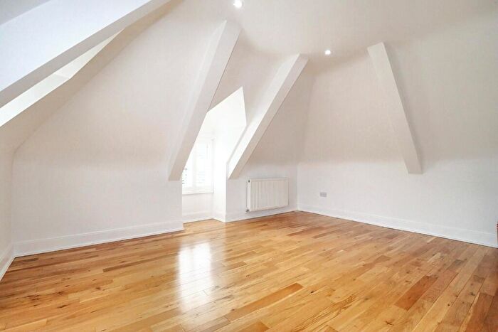 2 Bedroom Apartment To Rent In Albany Road, Walton-On-Thames, Surrey, KT12