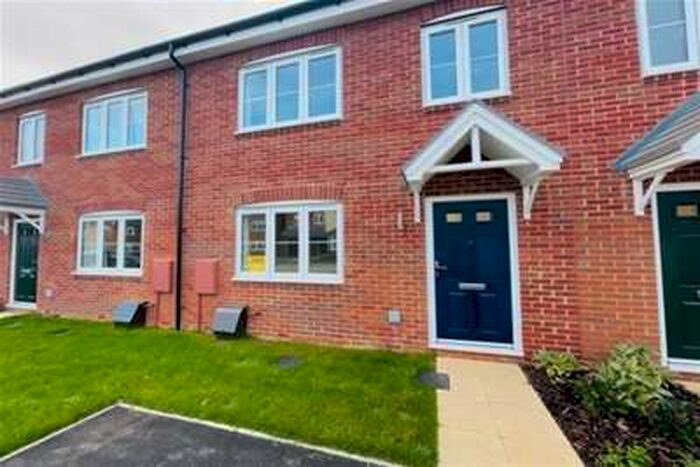3 Bedroom House To Rent In Otter Way, Cam, GL11