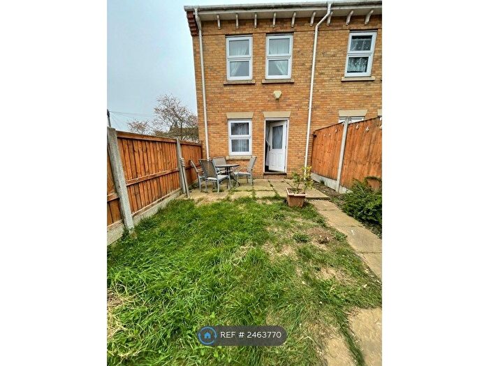 2 Bedroom Terraced House To Rent In Magpie Hall Road, Chatham, ME4