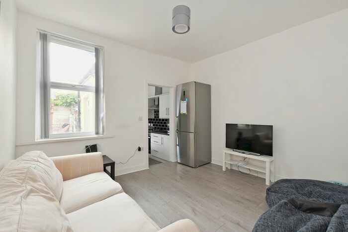 4 Bedroom Terraced House To Rent In Abbeydale Road, Sheffield S7