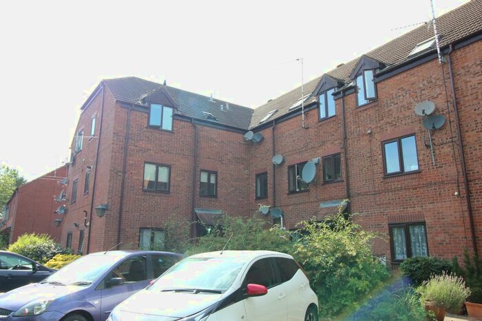 2 Bedroom Flat To Rent In Acre Lane, Droitwich, Worcestershire, WR9