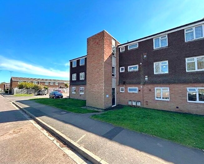 2 Bedroom Flat For Sale In Southmead, Chippenham, SN14