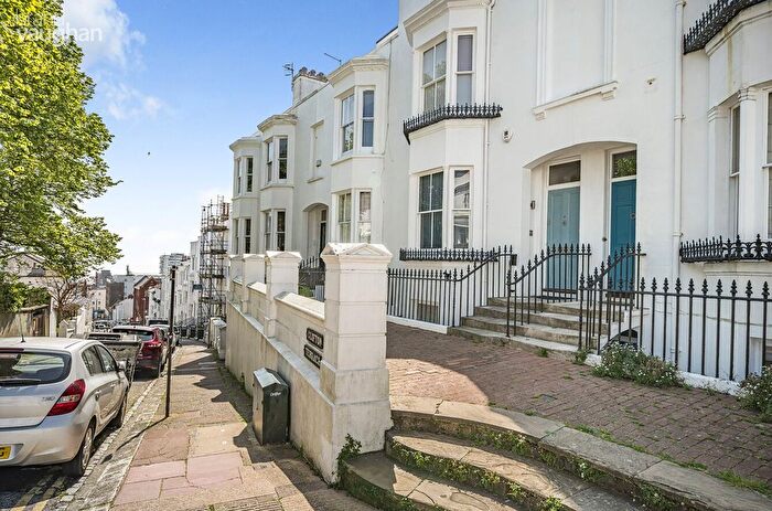 2 Bedroom Flat To Rent In Clifton Terrace, Brighton, East Sussex, BN1