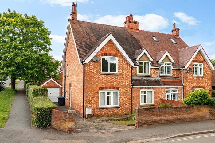 3 Bedroom Semi-Detached House For Sale In School Lane, Welwyn, AL6