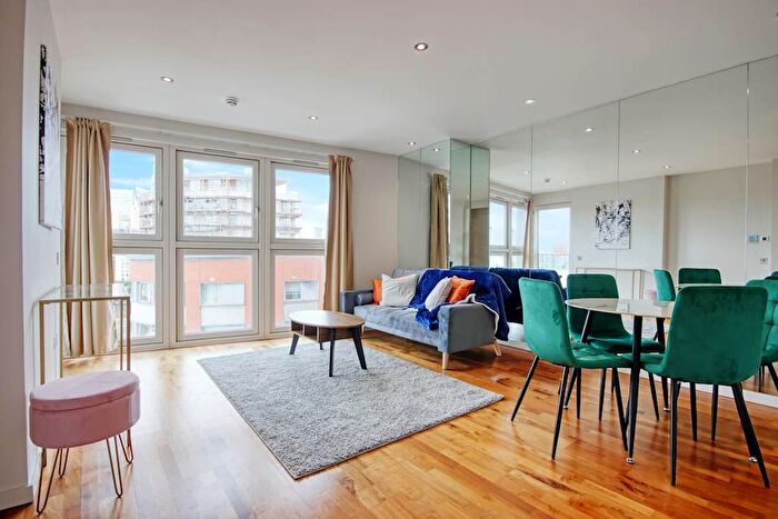1 Bedroom Flat For Sale In New Providence Wharf, Fairmont Avenue, E14