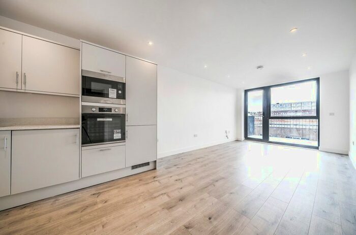 2 Bedroom Flat To Rent In Obelisk Way, Camberley, Surrey, GU15