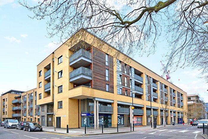 3 Bedroom Flat To Rent In Fawe Street, London, E14