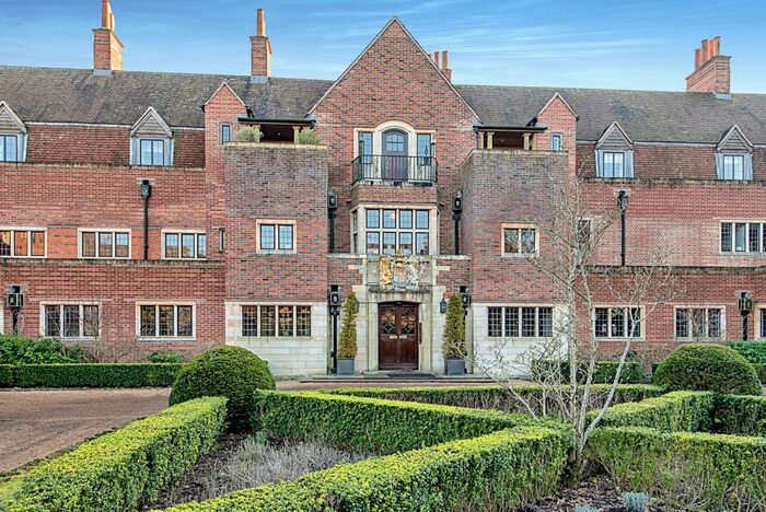 2 Bedroom Flat For Sale In King Edward Vii Apartments, Kings Drive, Midhurst, West Sussex, GU29