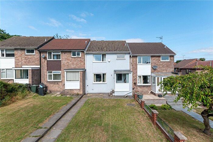 2 Bedroom Town House For Sale In Glen Road, Morley, Leeds, West Yorkshire, LS27