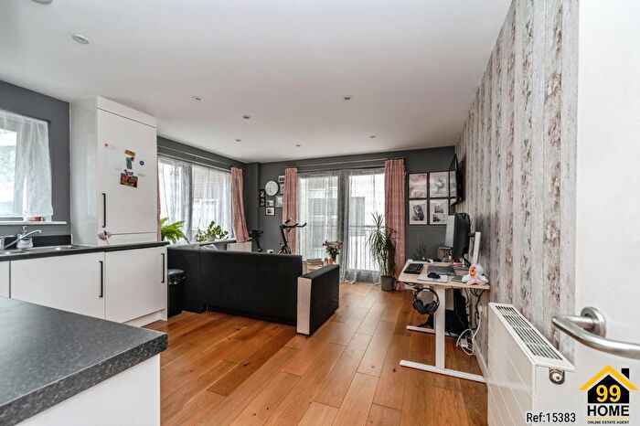 1 Bedroom Flat For Sale In Flat, Castle Lane, Bedford, MK40
