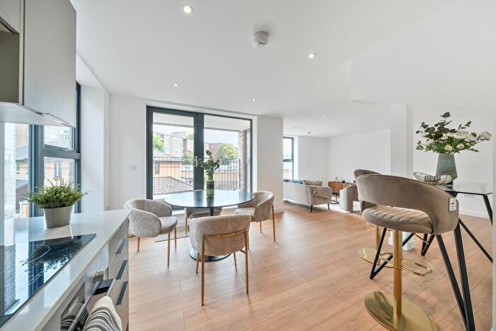 2 Bedroom Apartment For Sale In Staunton Street, London, SE8