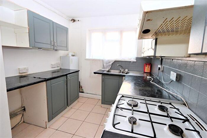 3 Bedroom Flat To Rent In Lancaster Road, Enfield, EN2