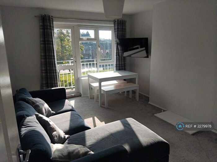1 Bedroom Flat To Rent In Burnett Square, Hertford, SG14