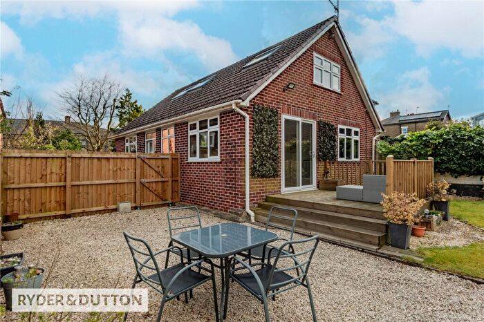 4 Bedroom Detached House For Sale In Rochdale Road, High Crompton, Shaw, Oldham, OL2