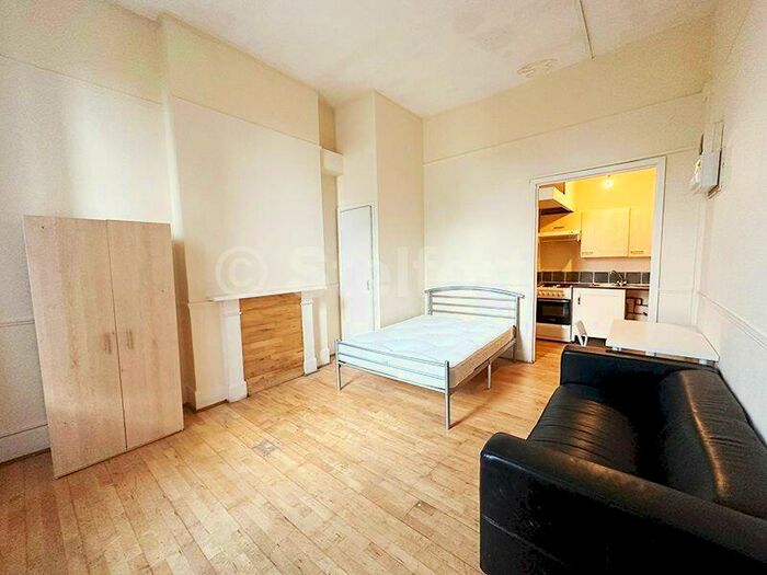 Flat To Rent In Archway Road, London, N6